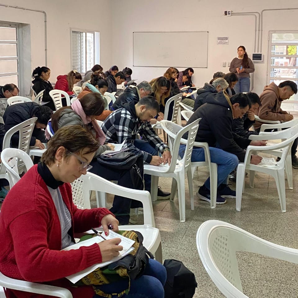 Capacitaron a vecinos y trabajadores en manipulación segura de alimentos